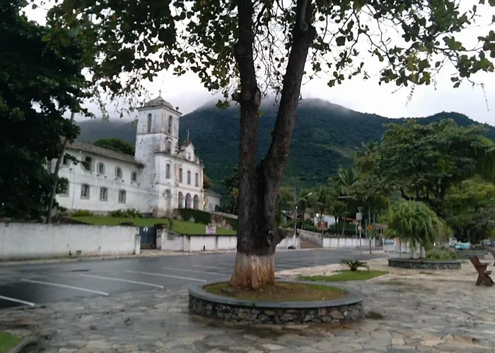 Varanda Suspensa Em Sao Sebastiao.