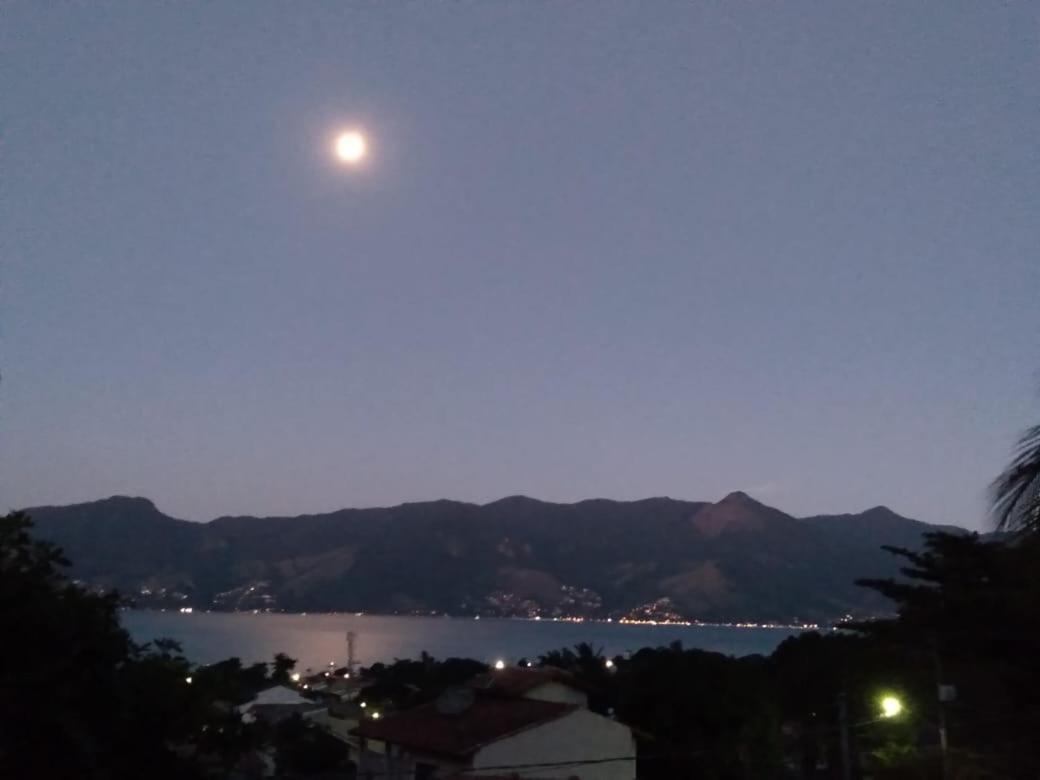 Varanda Suspensa Em Sao Sebastiao. Apartment