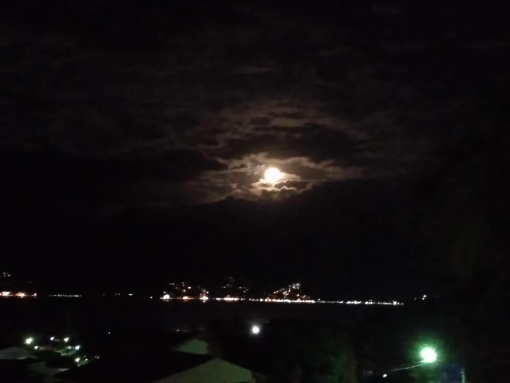 Varanda Suspensa Em Sao Sebastiao. *