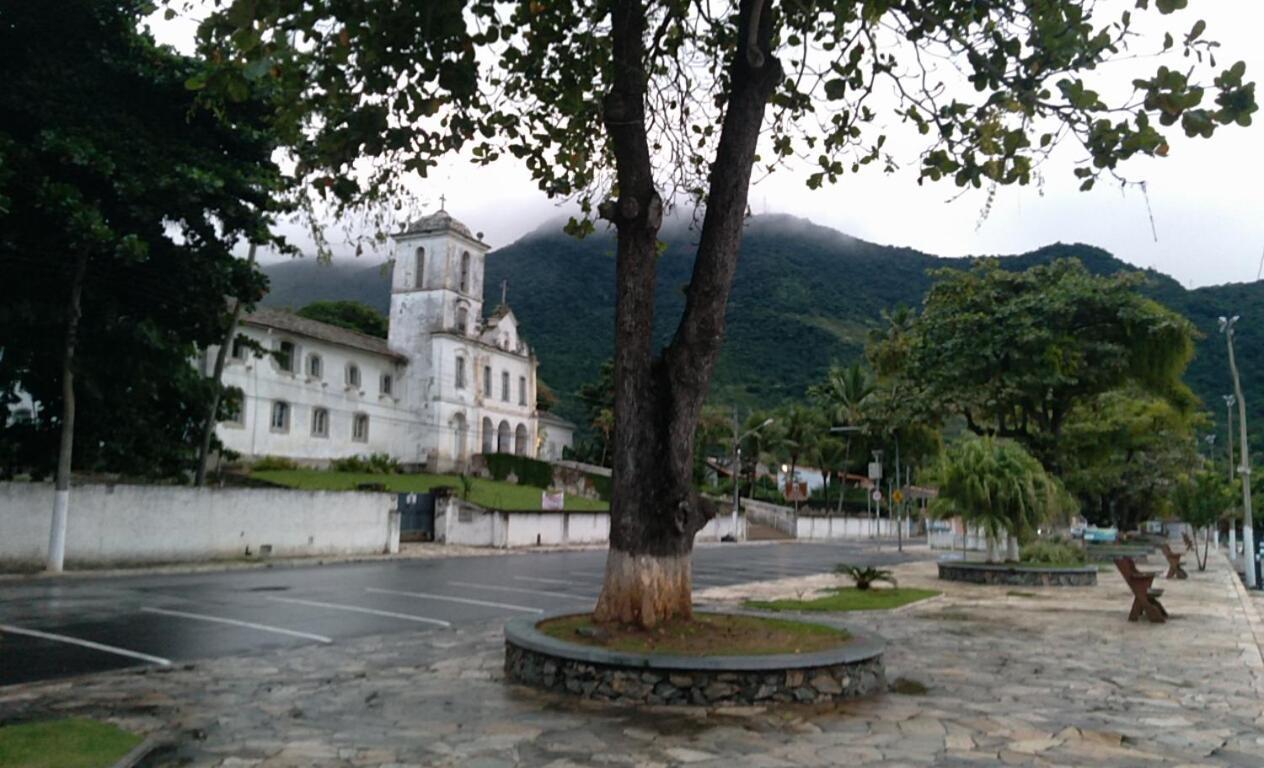 Varanda Suspensa Em Sao Sebastiao.